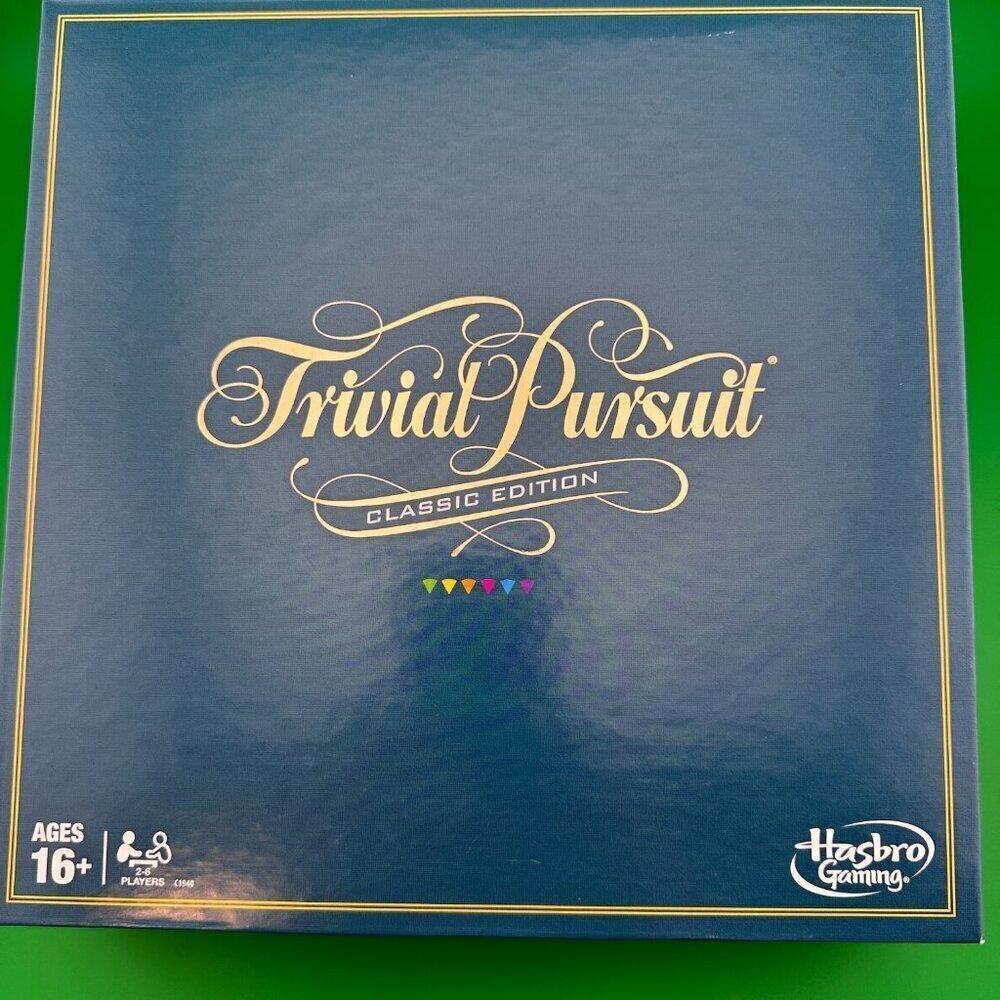 TRIVIAL PURSUIT HASBRO CLASSIC EDITION BOARD GAME, 2400 QUESTIONS, C1940